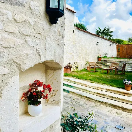 Les Dames Jeannes Guest house *